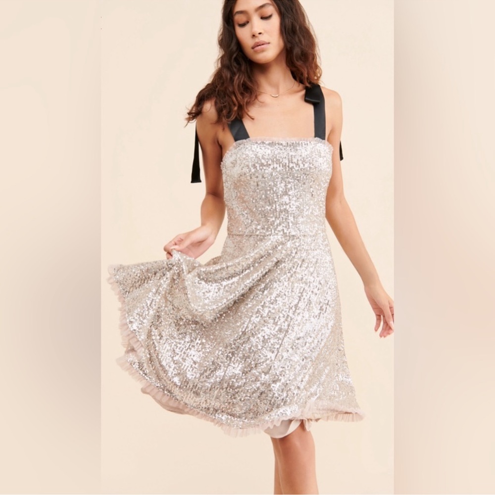 Gal Meets Glam Silver Gold Sequin Bow Shoulder Cocktail Dress - Size 0